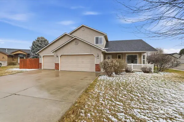 446 W Sedgewick Dr, Meridian, ID 83646