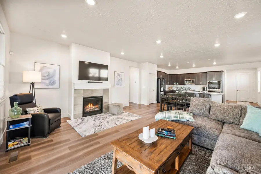 212 E Arimo Street, Meridian, ID 83642 - #2