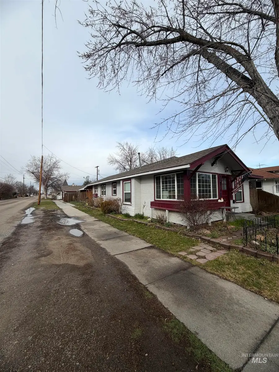 411 S Wardwell Ave, Emmett, ID 83617 - #2