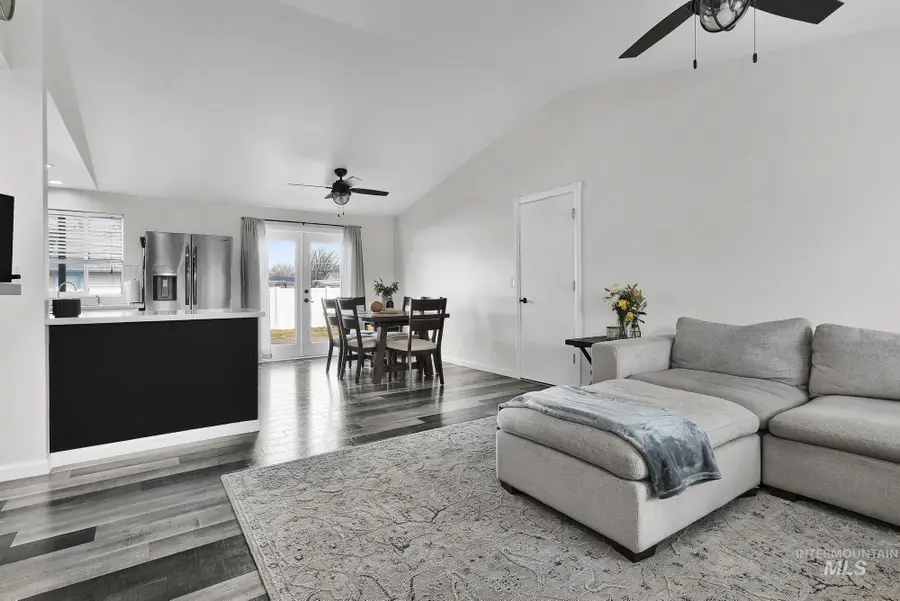 1182 N Iris Ave, Boise, ID 83704 - #3