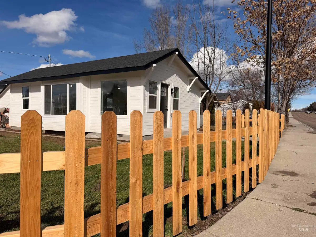 403 16th Ave N, Nampa, ID 83687 - #1