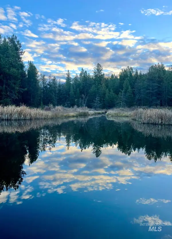 211 Pointes Road, Cascade, ID 83611