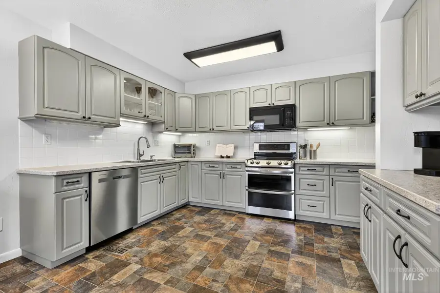 313 Sunrise Dr., Payette, ID 83661 - #2