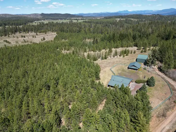 4975 Middle Road, Lenore, ID 83541