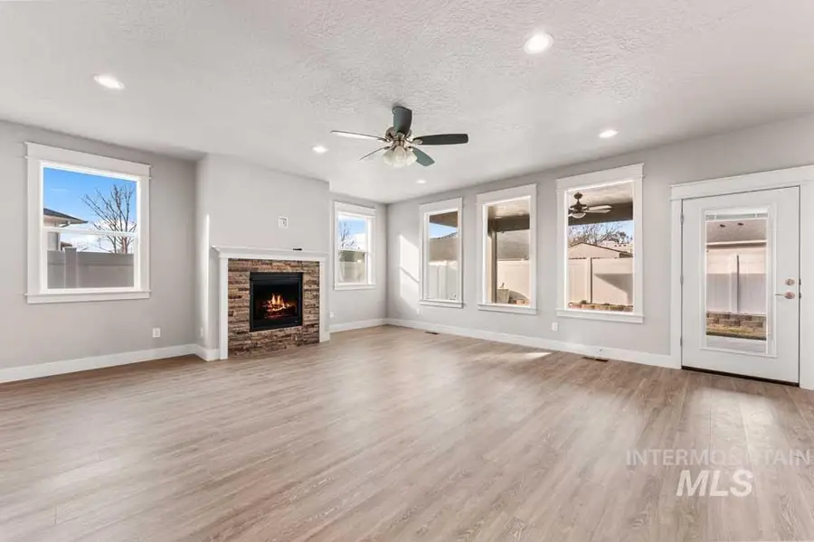 81 S Daybreak Ave, Nampa, ID 83687 - #2