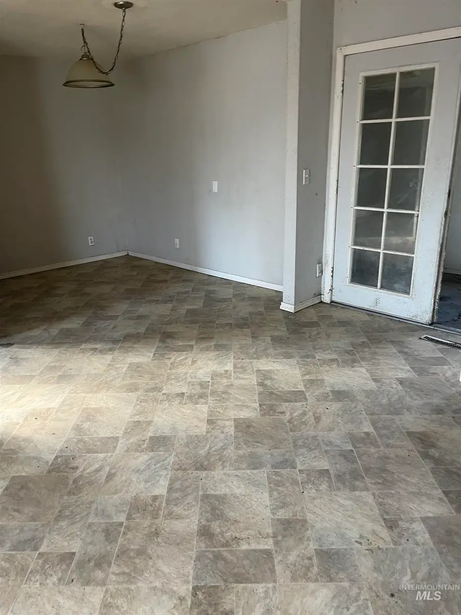 670 S 13th E, Mountain Home, ID 83647 - #3