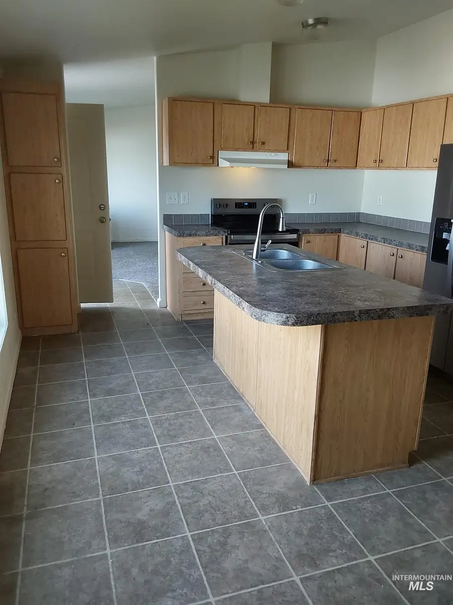 13735 SW Eisenhower Cir, Mountain Home, ID 83647 - #3
