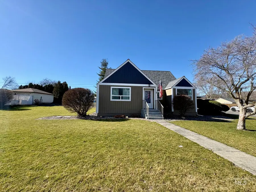 1302 4th Street, Clarkston, WA 99403 - #2