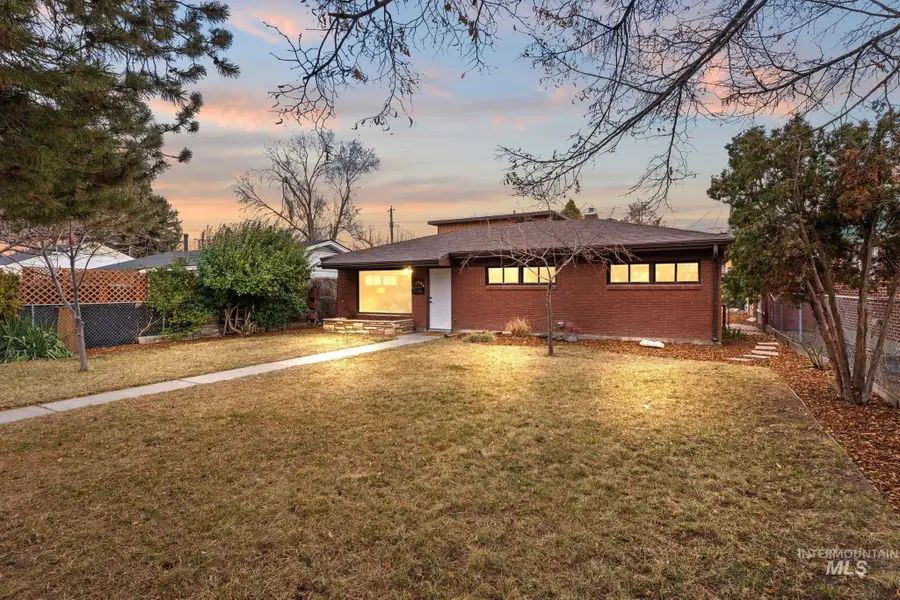 168 N Juniper St, Twin Falls, ID 83301 - #2