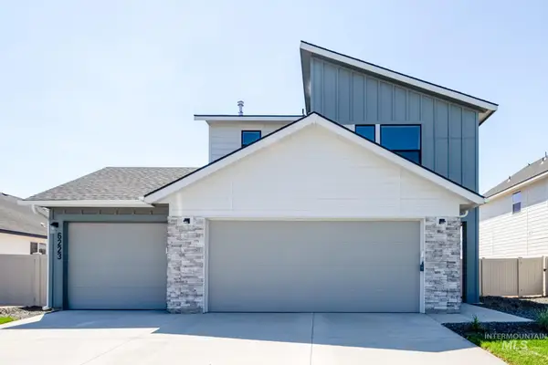 6733 W Redwood Creek Dr, Meridian, ID 83646