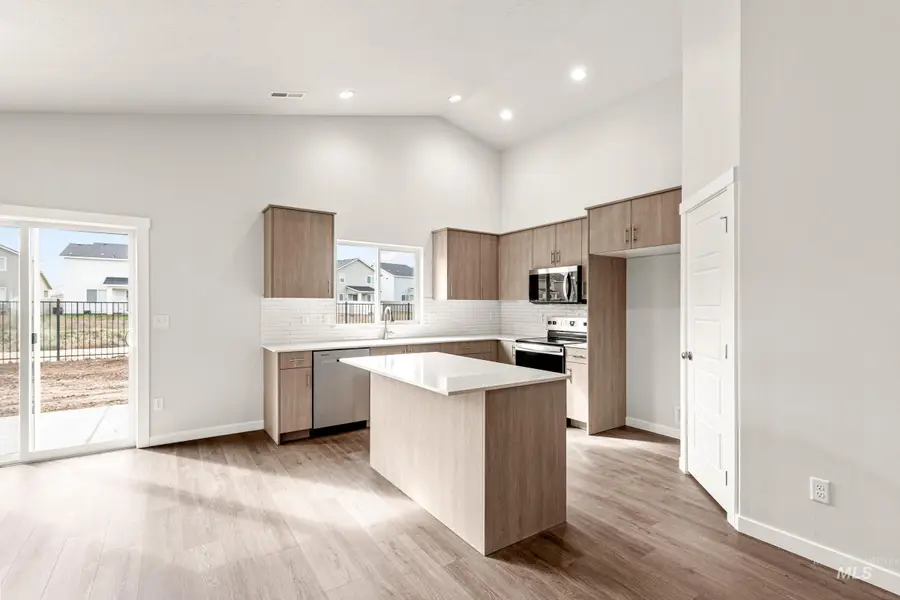 6715 W Redwood Creek Dr, Meridian, ID 83646 - #3