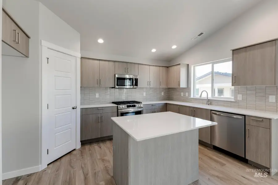 6679 W Redwood Creek Dr, Meridian, ID 83646 - #3