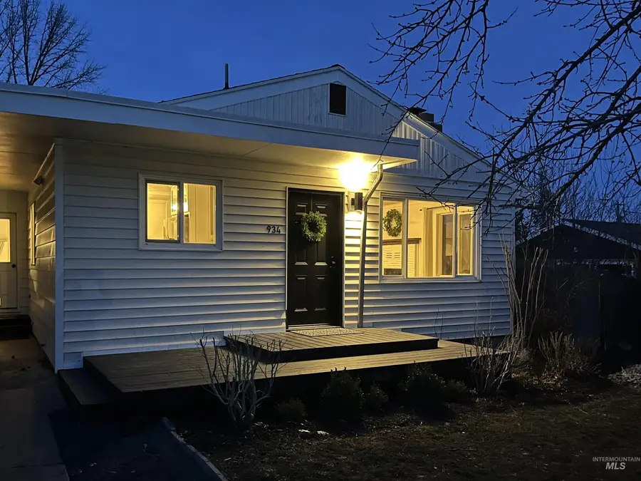 934 E 8th St, Moscow, ID 83843 - #2