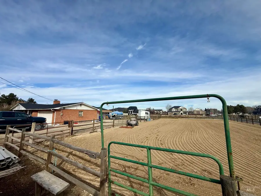 3890 E Victory Rd, Meridian, ID 83642 - #3