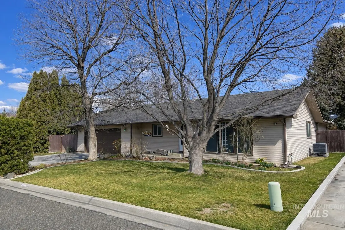 744 16th Ave E, Jerome, ID 83338 - #1