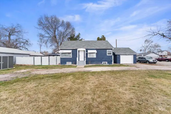 320 Lake Lowell Ave, Nampa, ID 83686