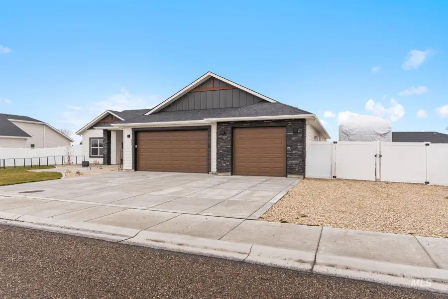 642 Clear Springs St, Burley, ID 83318 - #3