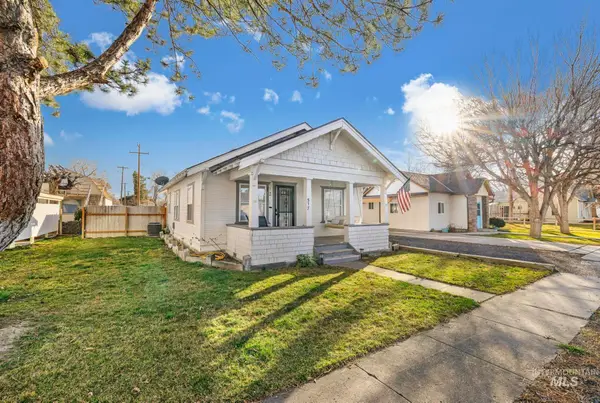 517 6th St, Filer, ID 83328