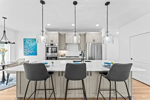 9942 W Sunberry Ct, Star, ID 83669