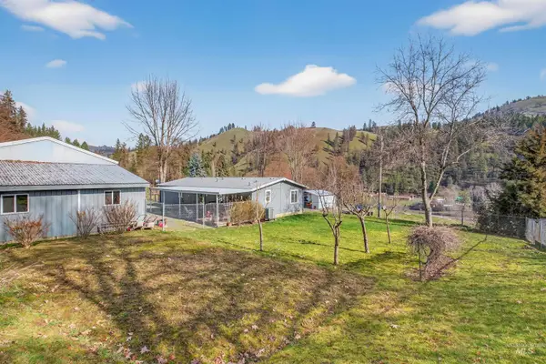 450 N Marion St, Peck, ID 83545