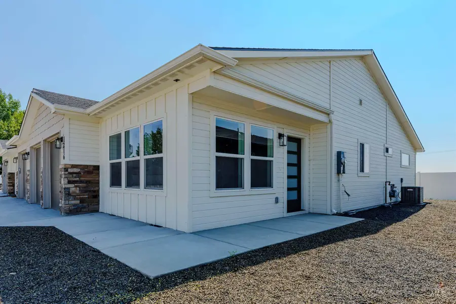 1216 Phillips Circle, Ontario, OR 97914 - #2