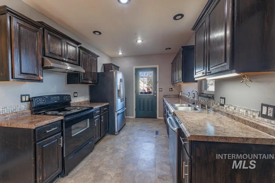 909 10th Ave, Lewiston, ID 83501 - #1
