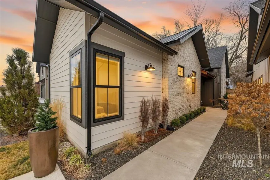 152 S Carbon Rivet Ave, Eagle, ID 83616 - #3