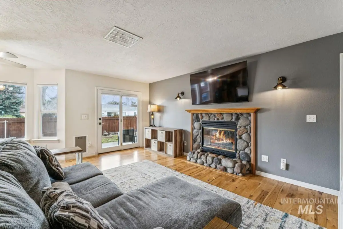 6803 W Russett St, Boise, ID 83704 - #1