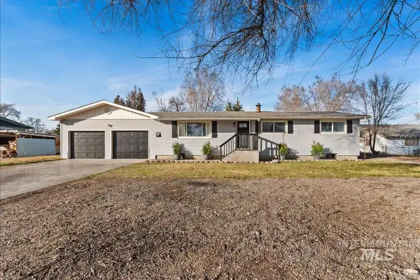 112 W California Ave, Homedale, ID 83628