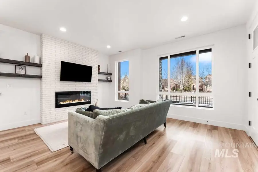 374 E Presidio Ln, Eagle, ID 83616 - #2