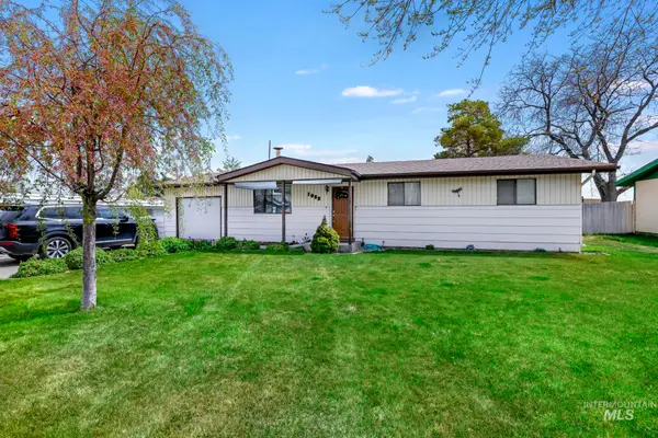 1055 S Adell Ave, Filer, ID 83328