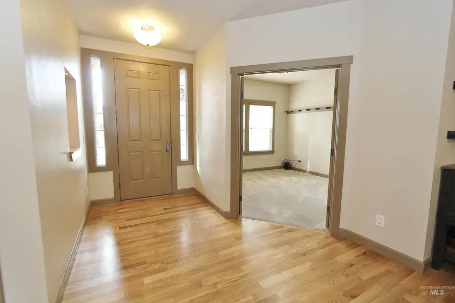 1038 W Yosemite Dr, Meridian, ID 83646 - #2