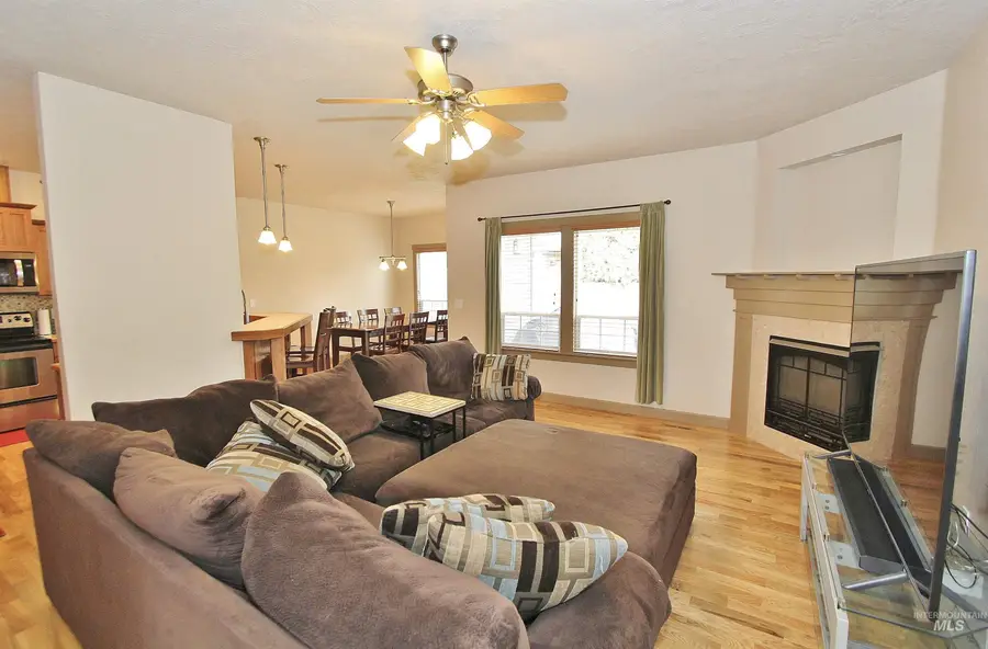 1038 W Yosemite Dr, Meridian, ID 83646 - #3