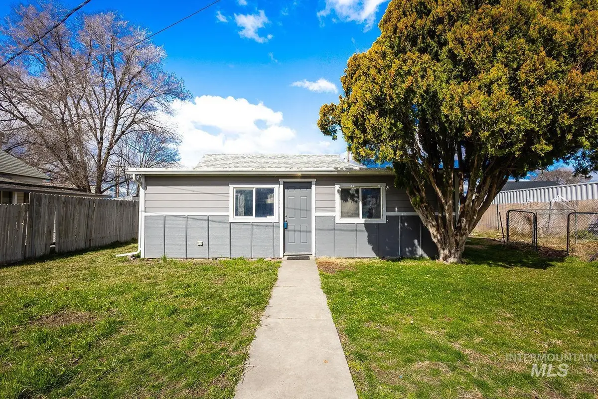420 S 1st Ave, Caldwell, ID 83605 - #1