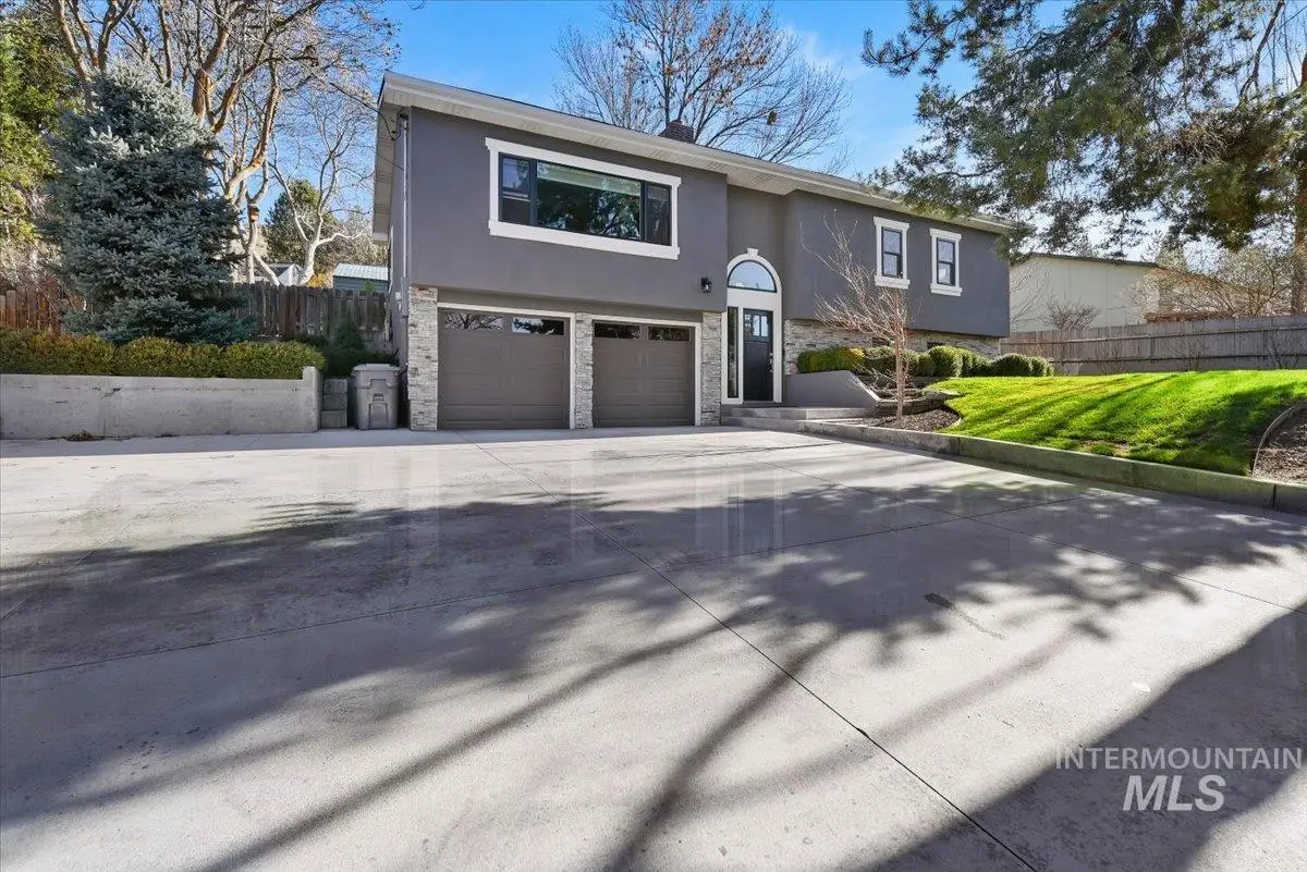 5320 W Hill Rd, Boise, ID 83703 - #1