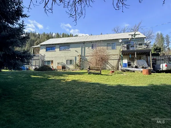 335 N Pine St, Peck, ID 83545