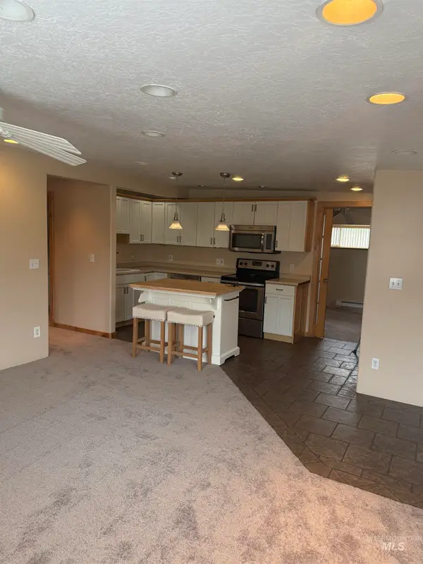 743 Lawrence Ave, Twin Falls, ID 83301