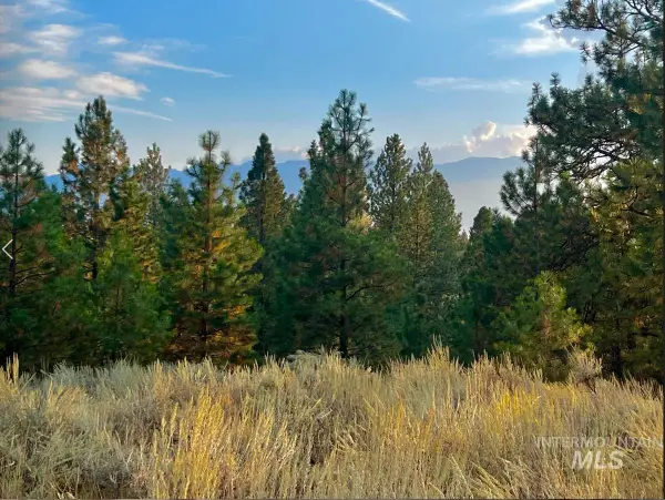 30 Four Seasons Drive, Cascade, ID 83611