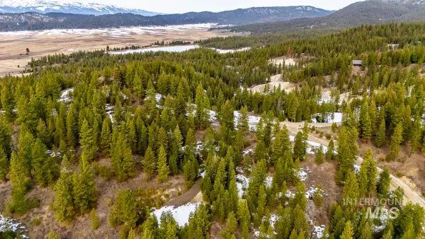 13 Sarah Way, Cascade, ID 83611