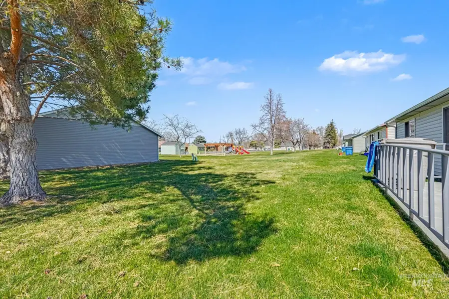 17 S Benewah Dr, Nampa, ID 83651 - #3