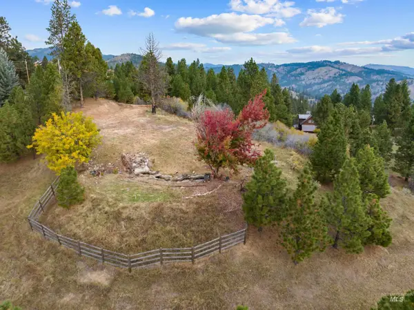 210 Evergreen Dr, Boise, ID 83716