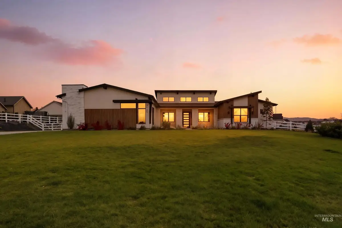 7786 W Diamond Lake Dr, Boise, ID 83714 - #1