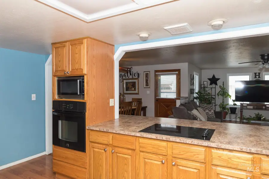 591 NW 11th St, Ontario, OR 97914 - #2