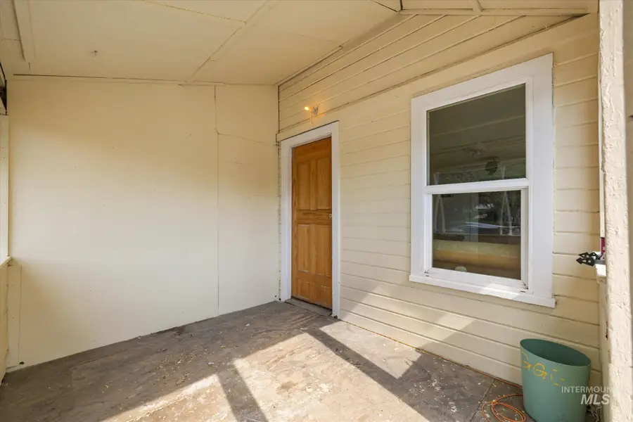 328 W Owyhee Ave, Homedale, ID 83628 - #3