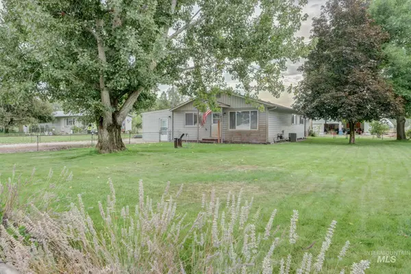 1424 Mill Rd, Emmett, ID 83617