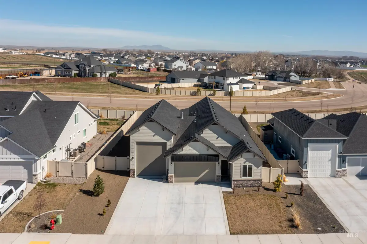 258 W Kinross St, Middleton, ID 83644 - #1