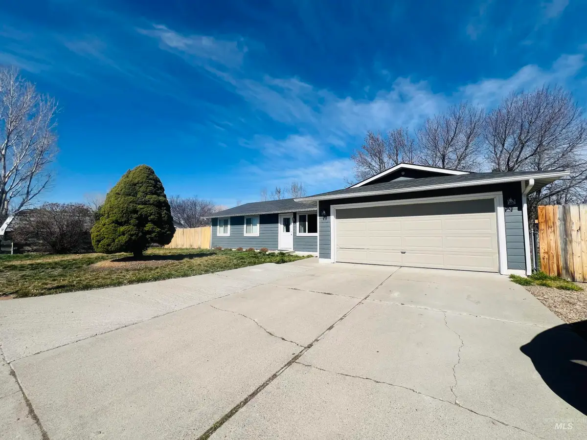 510 Laurel Dr, Mountain Home, ID 83647 - #1