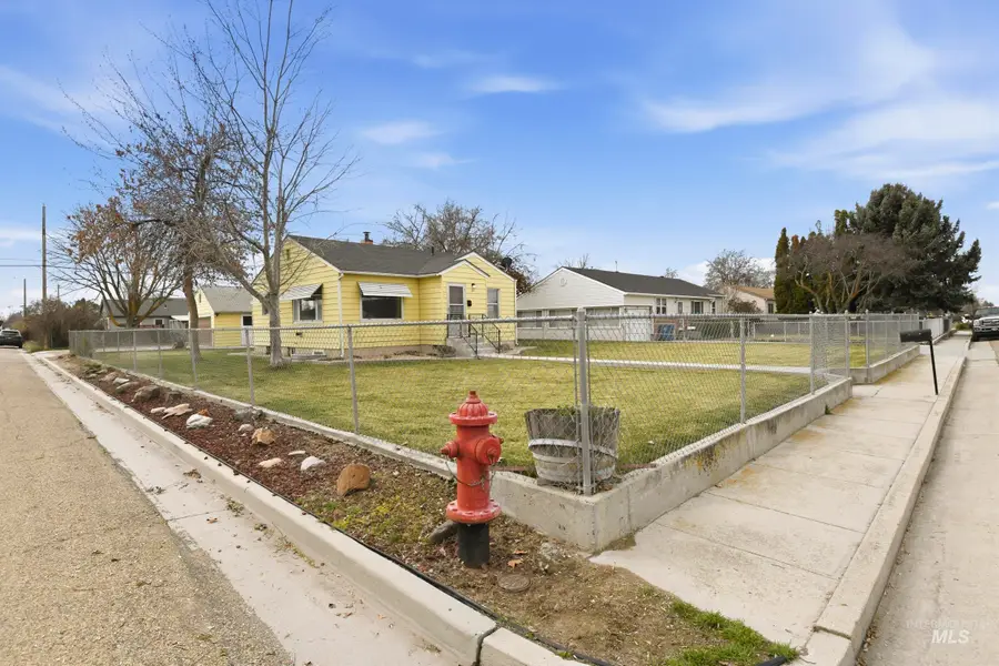 303 W Hazel Street, Caldwell, ID 83605 - #3