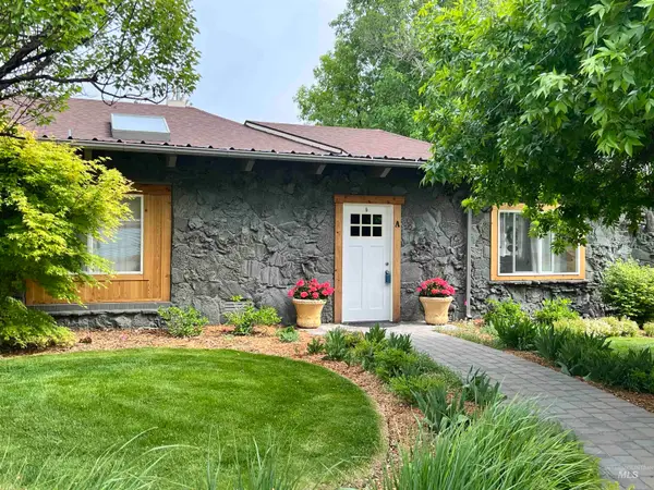 564 S South Blue Lakes Blvd, Twin Falls, ID 83301