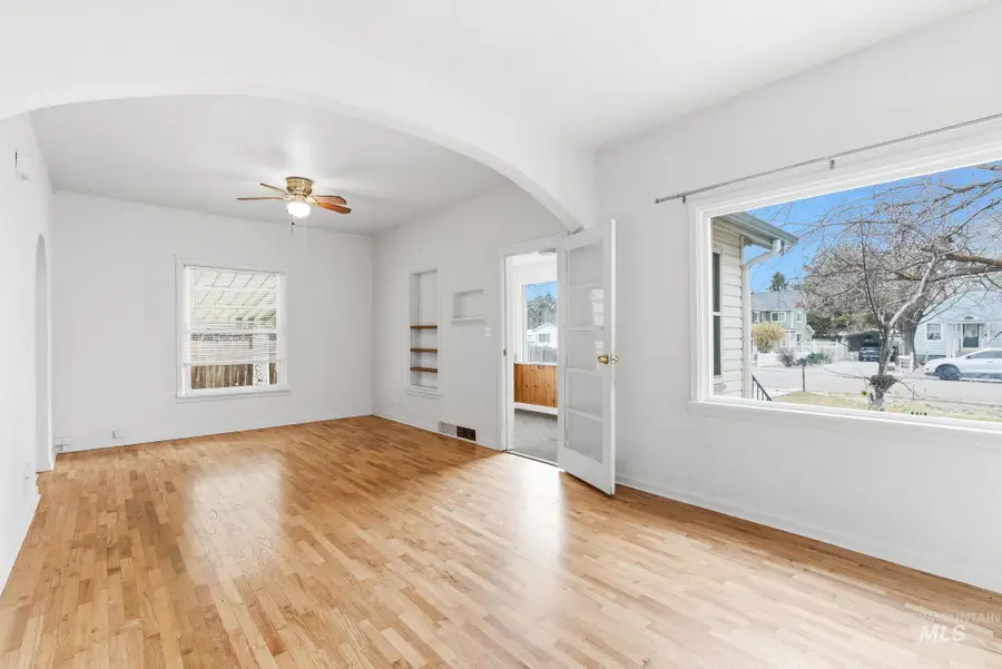 428 S Almond St, Nampa, ID 83686 - #2